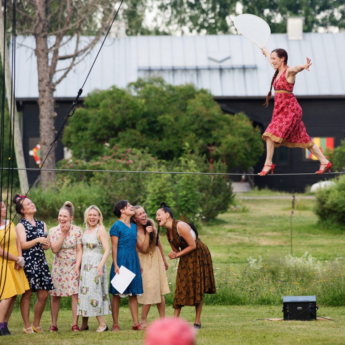 Kuva 3. Contemporary circus performance_Annina Mannila